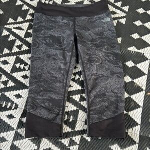 North Face Medium Black Leggings with Abstract Pattern and High-Rise Waistband